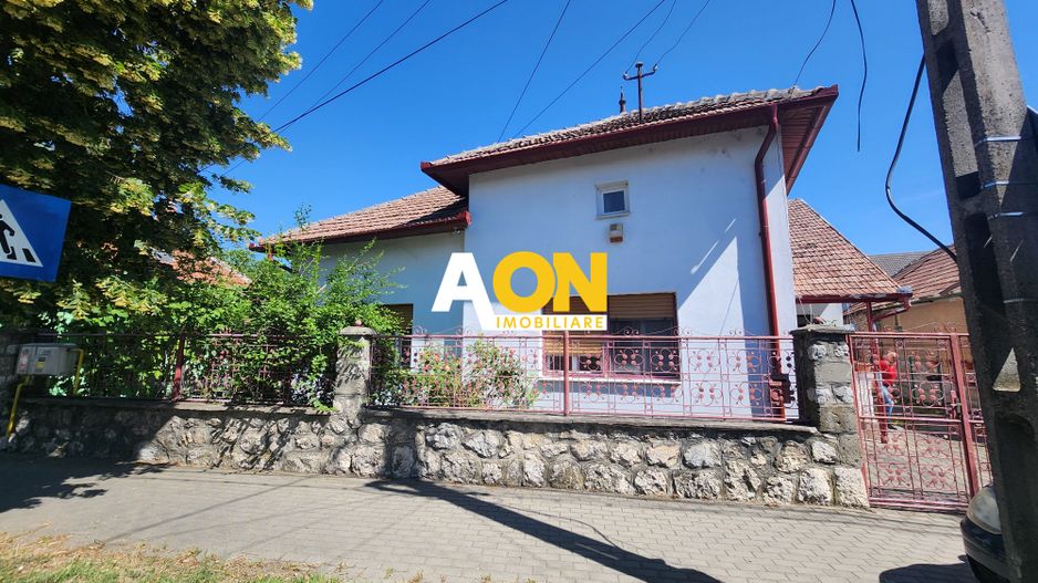 De vanzare casa 5 camere, 655mp teren, zona Cetate - Poză 1
