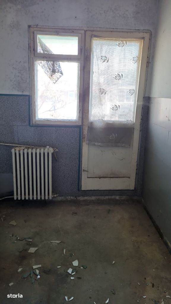 Apartament 2 camere,  etaj 4/4, de renovat, Micro14 - Poză 2