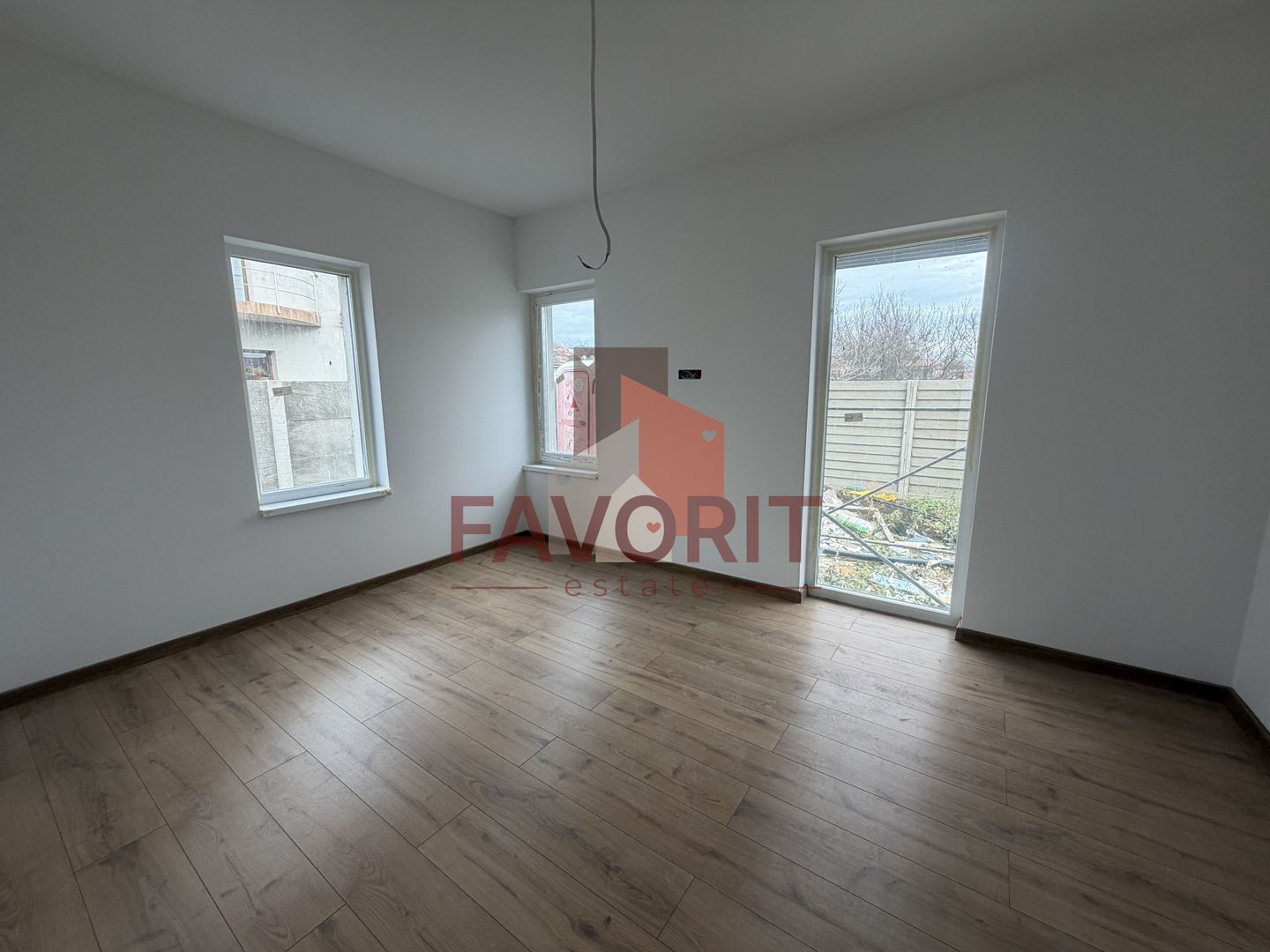 Finisat la cheie. Bucatarie inchisa. Acces asfaltat - Poză 7