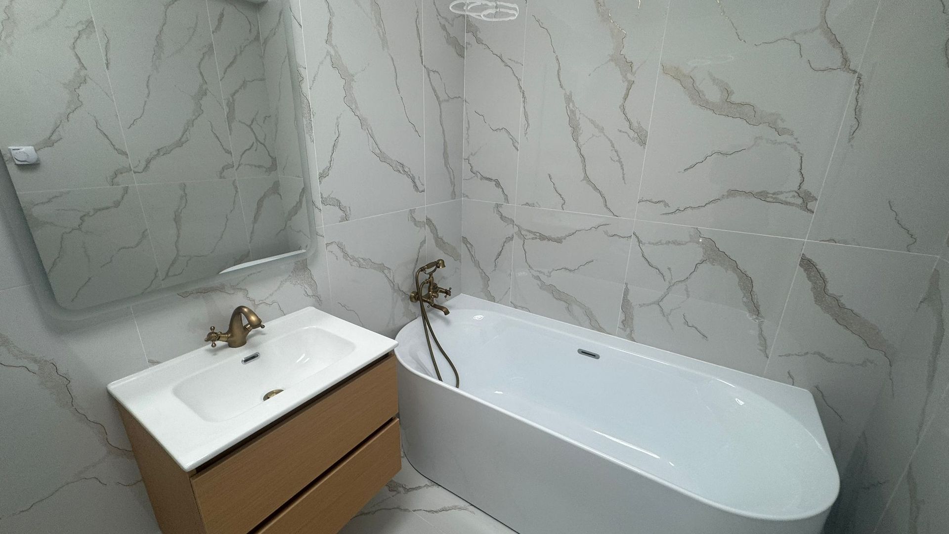 Apartament 3 camere de închiriat – zonă centrală, lângă Mall-ul nou - Poză 18