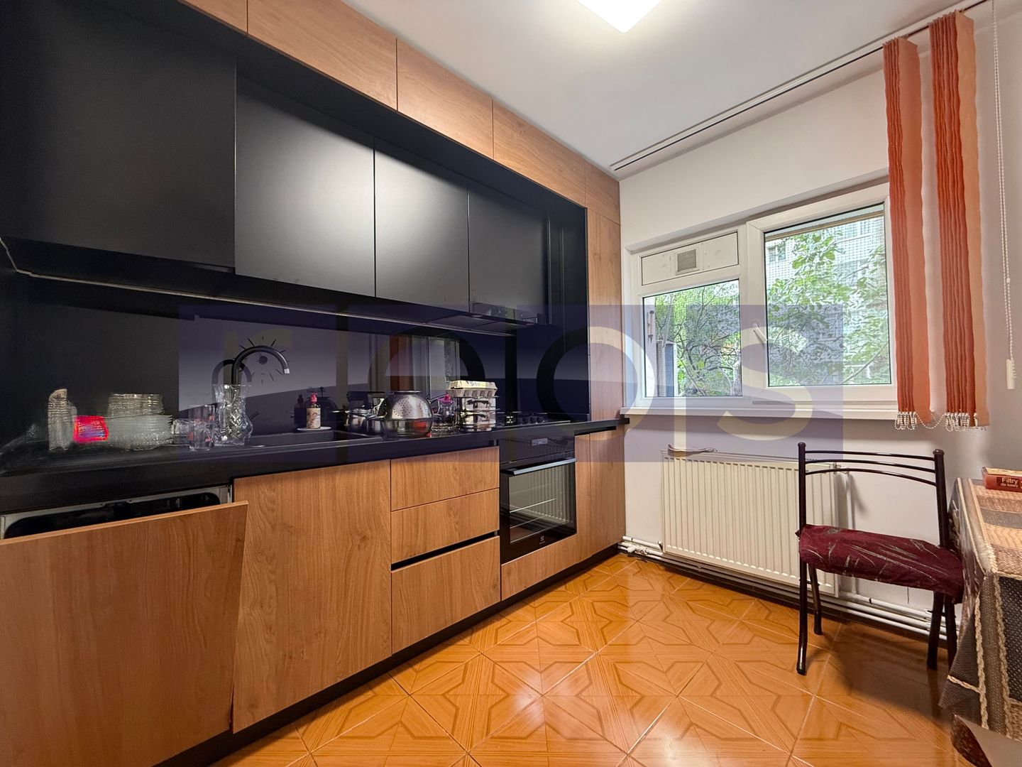 VÂNZARE 3 CAMERE | ZONA TITAN-OZANA | CENTRALA PROPRIE | 2 BĂI - Poză 9