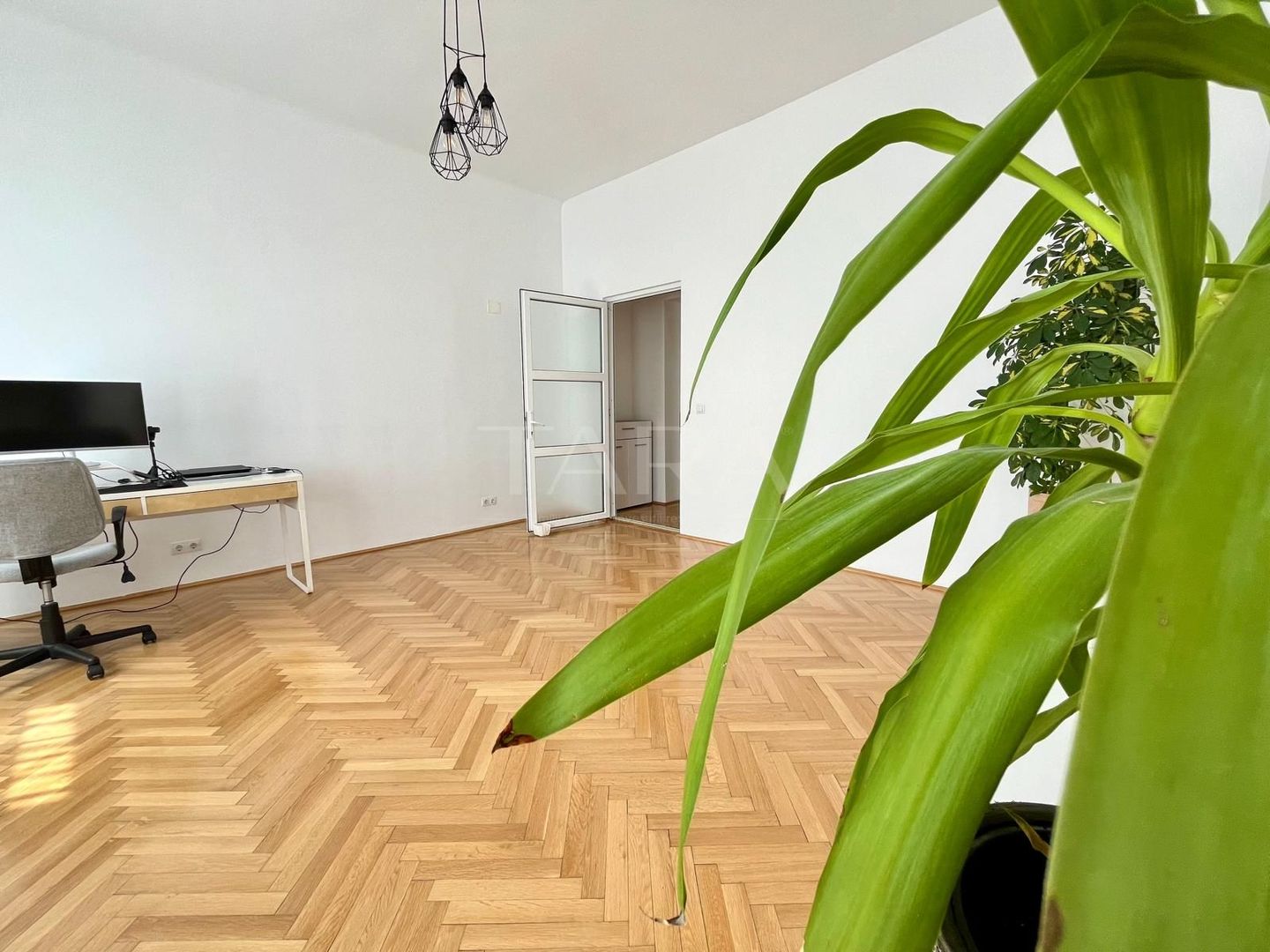 Apartament 2 camere, decomandat, Ultracentral, UMF. - Poză 13