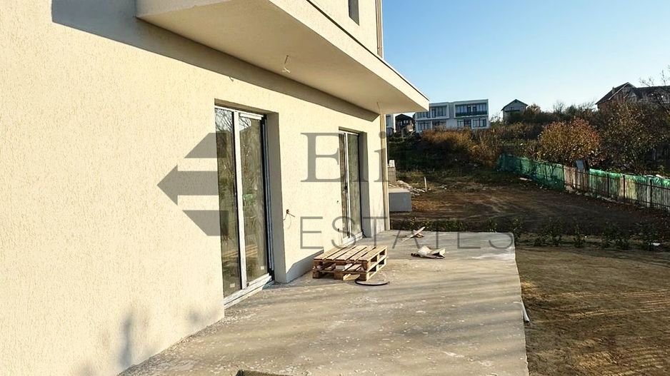 Casa pe deal de vanzare cu 5 camere - Poză 3