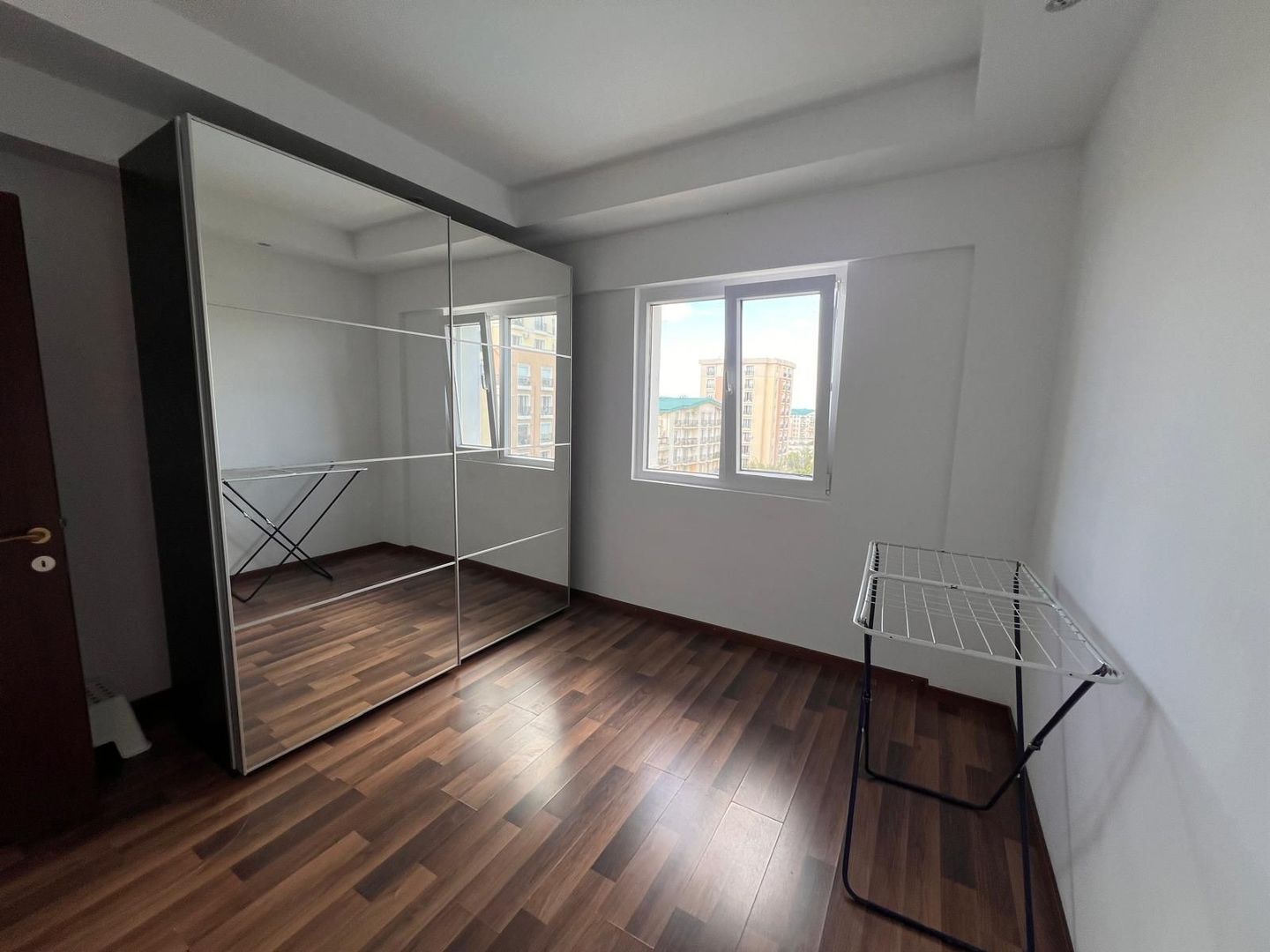 Apartament cu 3 camere de inchiriat Cosmopolis - Poză 8