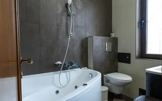 Vila deosebita, 6 camere, Popesti-Leordeni – Adiacent Sos. Oltenitei - Poză 17