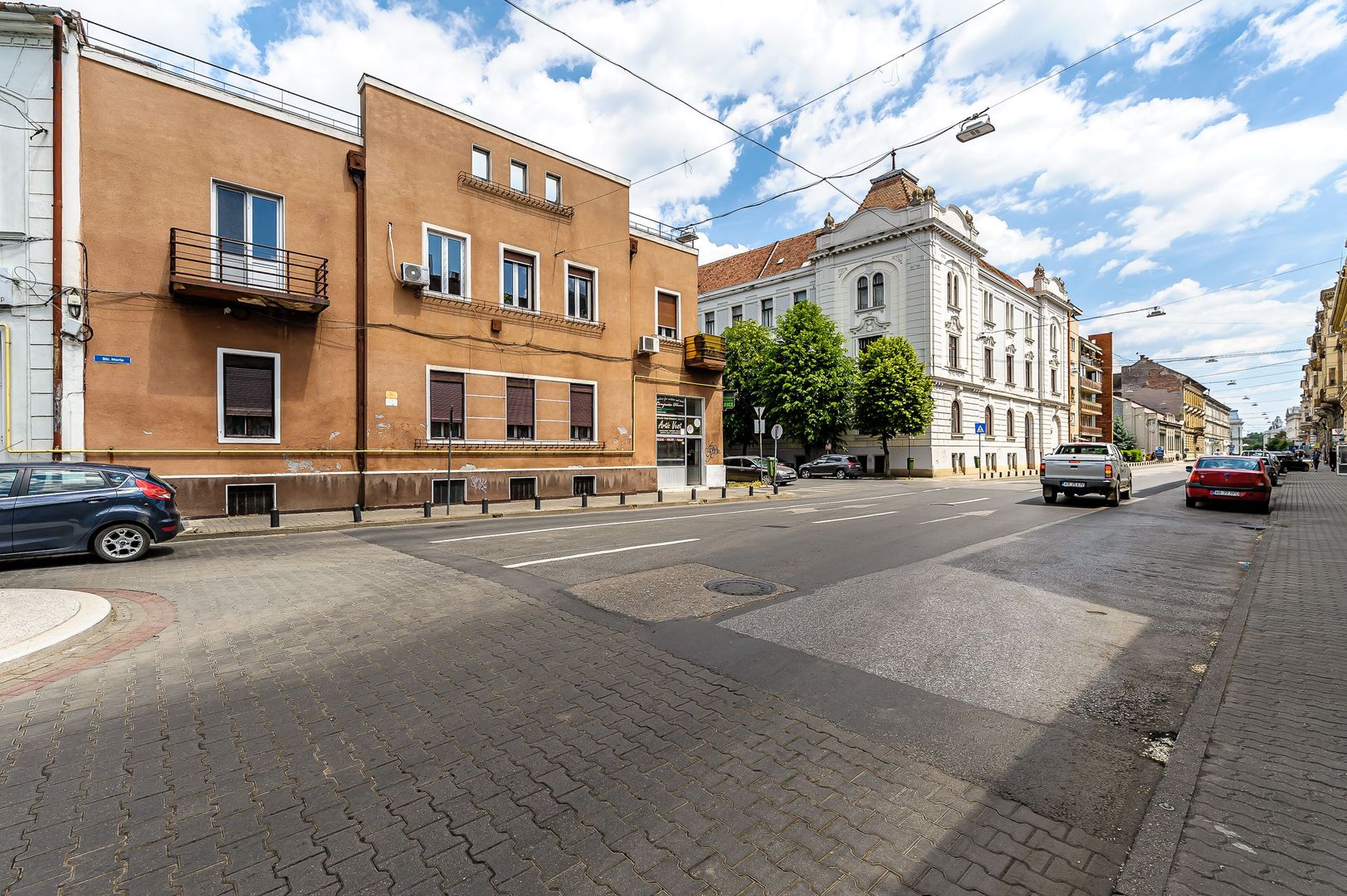 Apartament cu 2 camere, ultracentral, etajul 1 - Poză 2