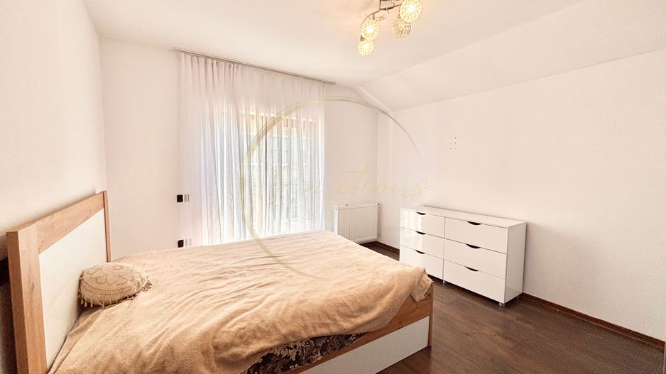 1/2 Duplex - Giroc - zona Planetelor - 4 camere | Poarta electrica - Poză 4