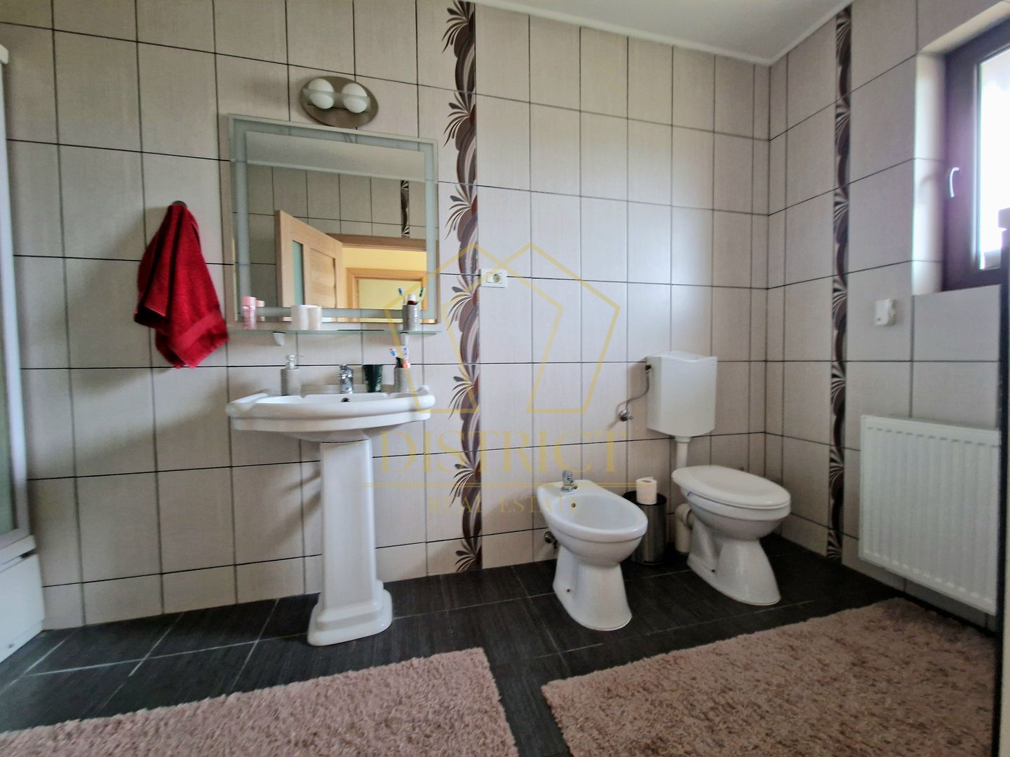 Casa individuala impartita in 2 apartamente | Ianova - Poză 8