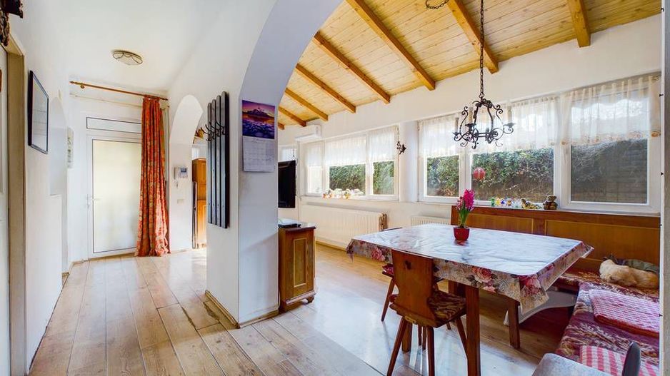 Casă generoasă în Grădiște - Poză 3