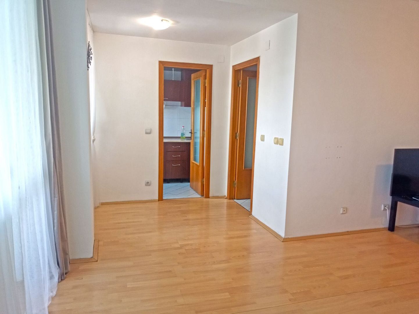 GARSONIERA MODERNA DECOMANDATA BLOC 2006 CENTRALA BLOC METROU V IALOMITEI - Poză 4