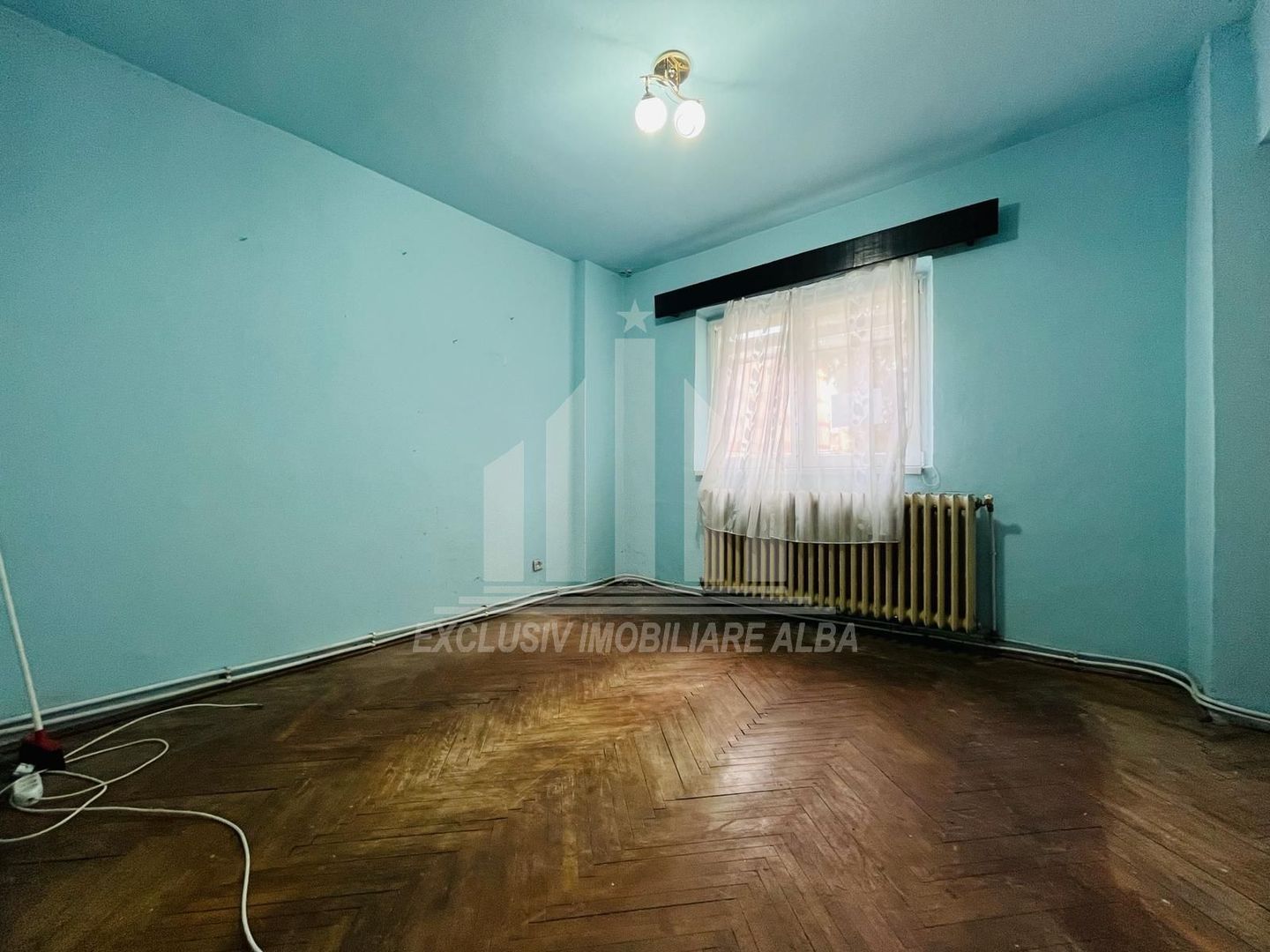 Apartament cu 4 camere decomandate, 2 bai, Cetate - Poză 3