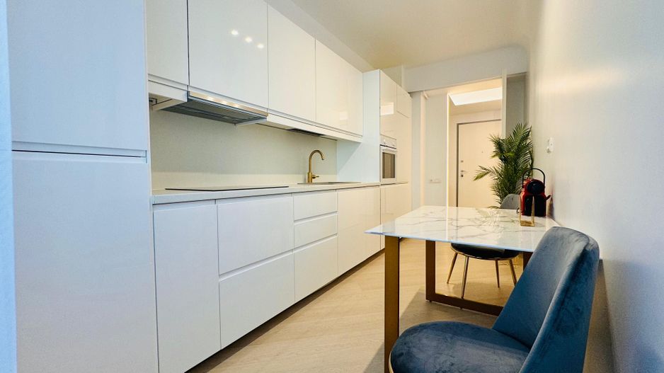 INCHIRIERE DOUA CAMERE MODELUL MARE ZONA PIPERA CORTINA NORTH - Poză 4