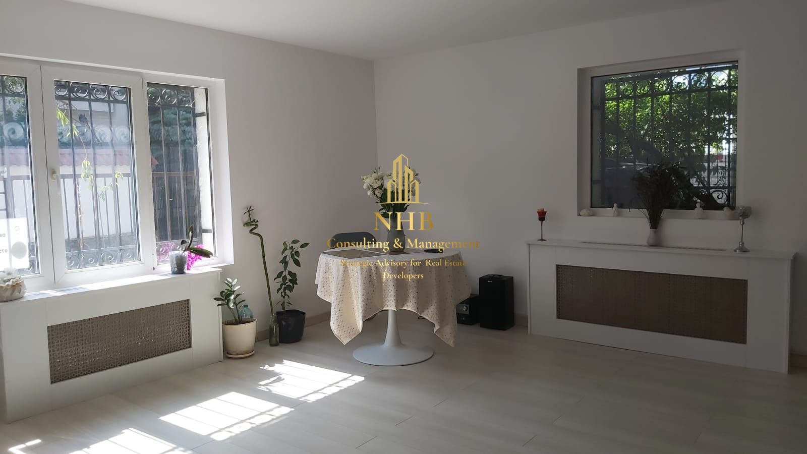 Casă spațioasă 5 camere + curte 340 mp în Băneasa | - Poză 4