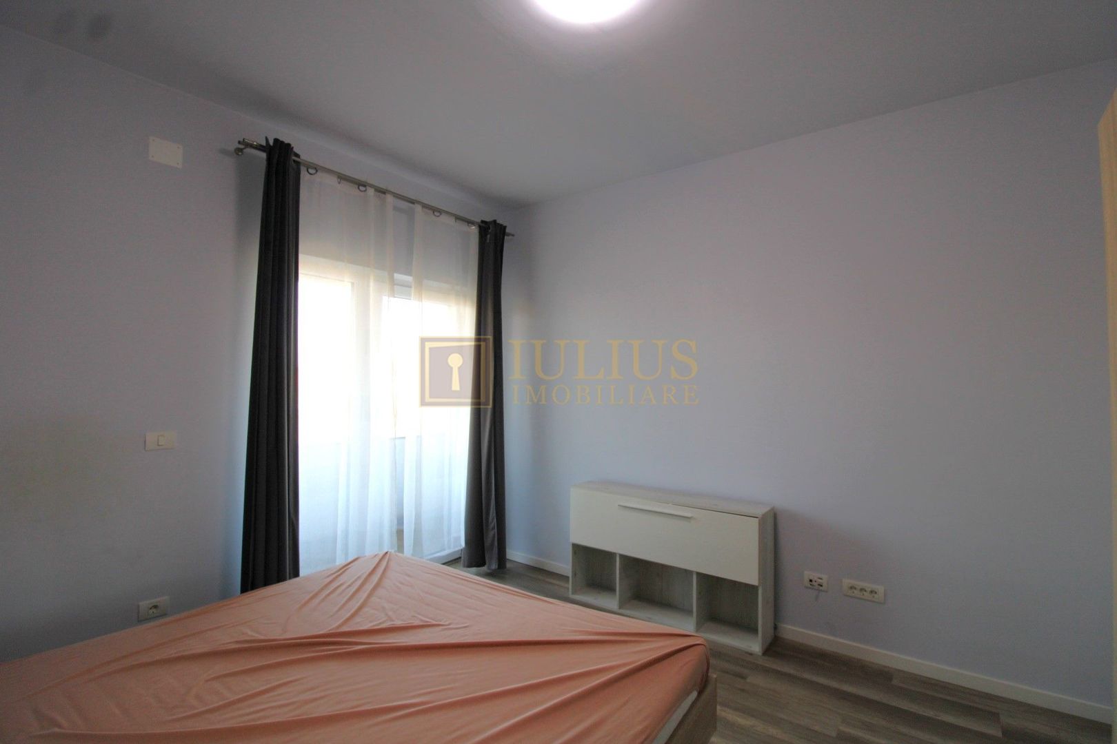 Casa cu 3 camere, locuri de  parcare, curte - Poză 9