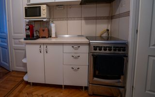 Apartament central de vânzare – la curte comună - Oradea - Poză 11