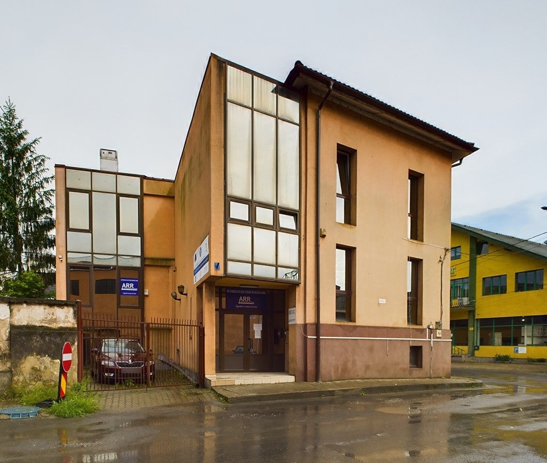 Clădire de birouri cu chiriași existenți - Poză 4