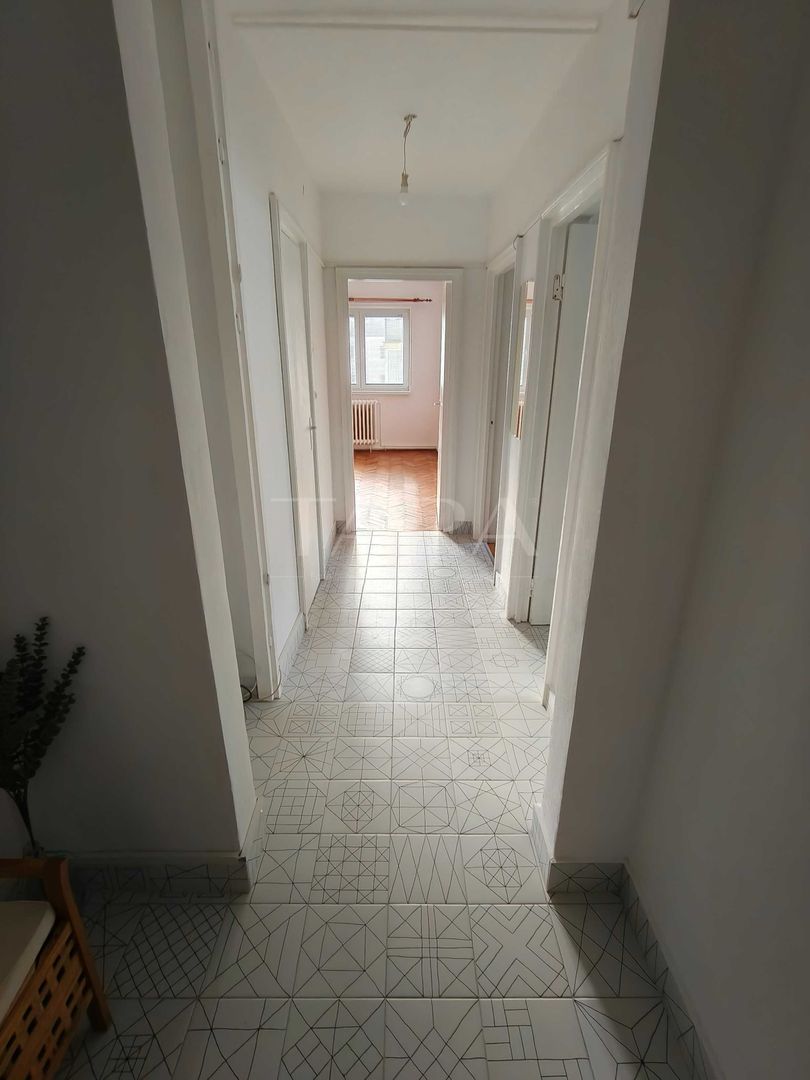 Apartament 2 camere decomandat, renovat complet, mobilat, sud-vest. - Poză 5