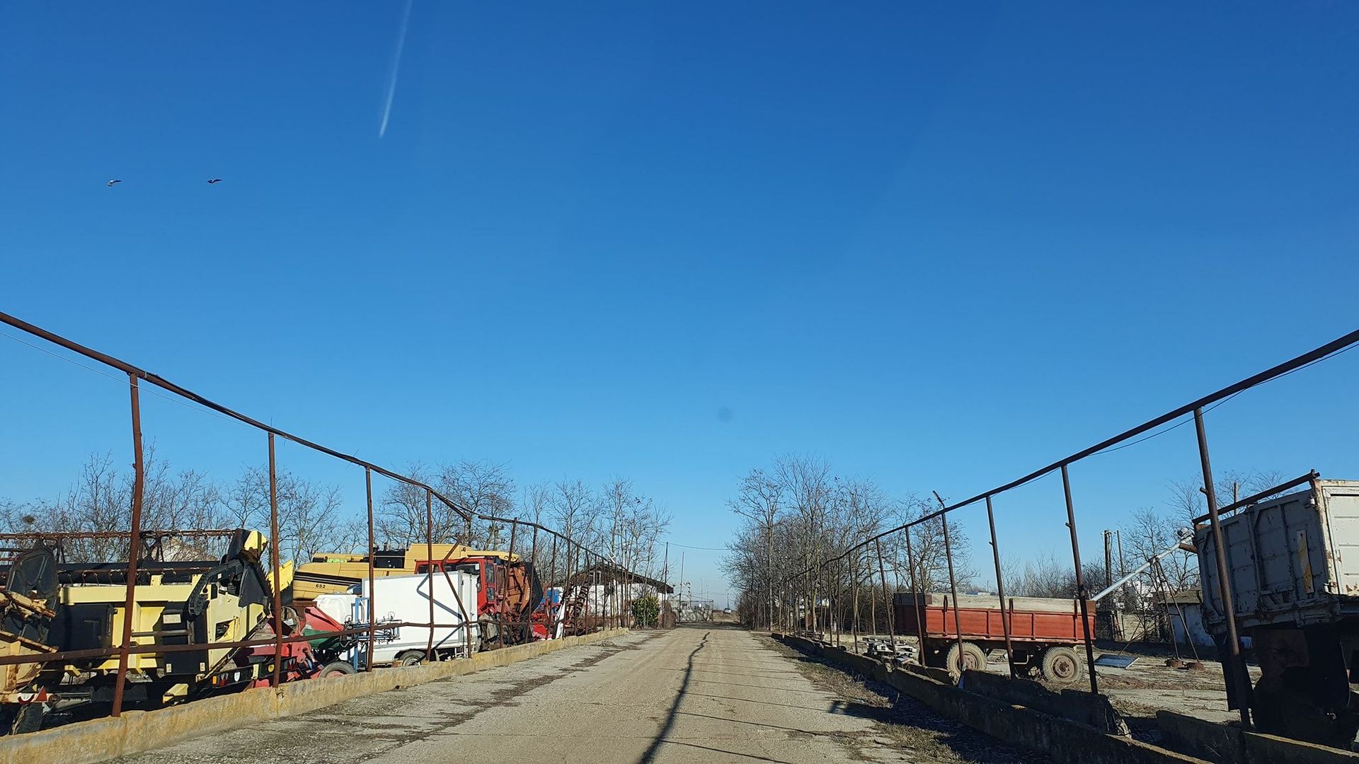 Vând teren intravilan 10 hectare Crevedia, cu gaze și curent. - Poză 4