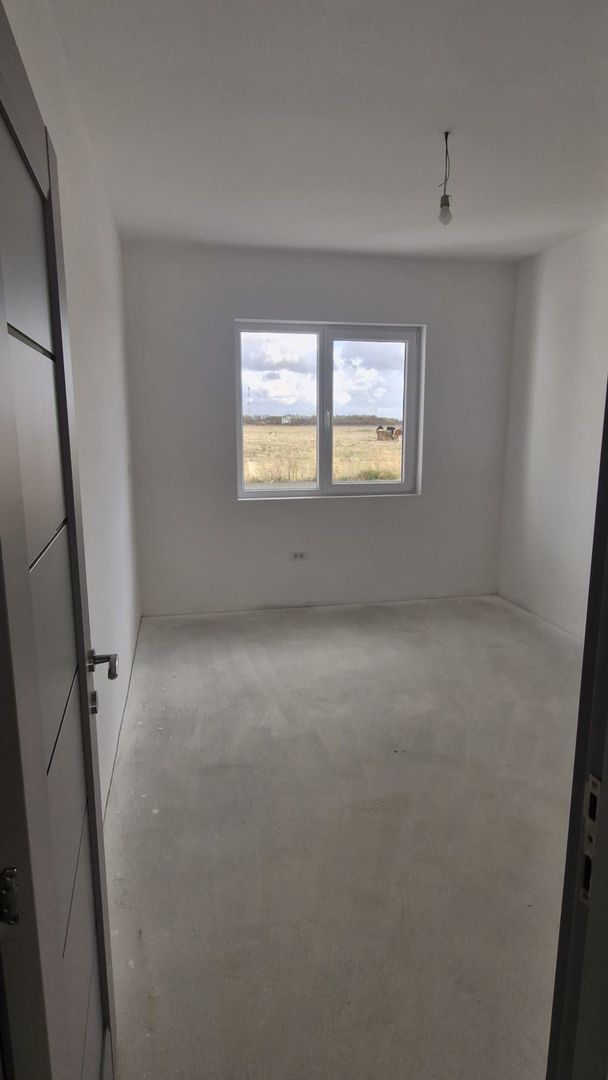 Casă / Vilă cu 4 camere de vânzare în Mosnita Noua - Poză 2