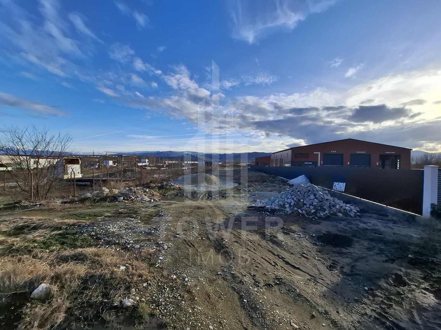 Teren intravilan la intrare in Cristian, pentru constructii industriale - Poză 10