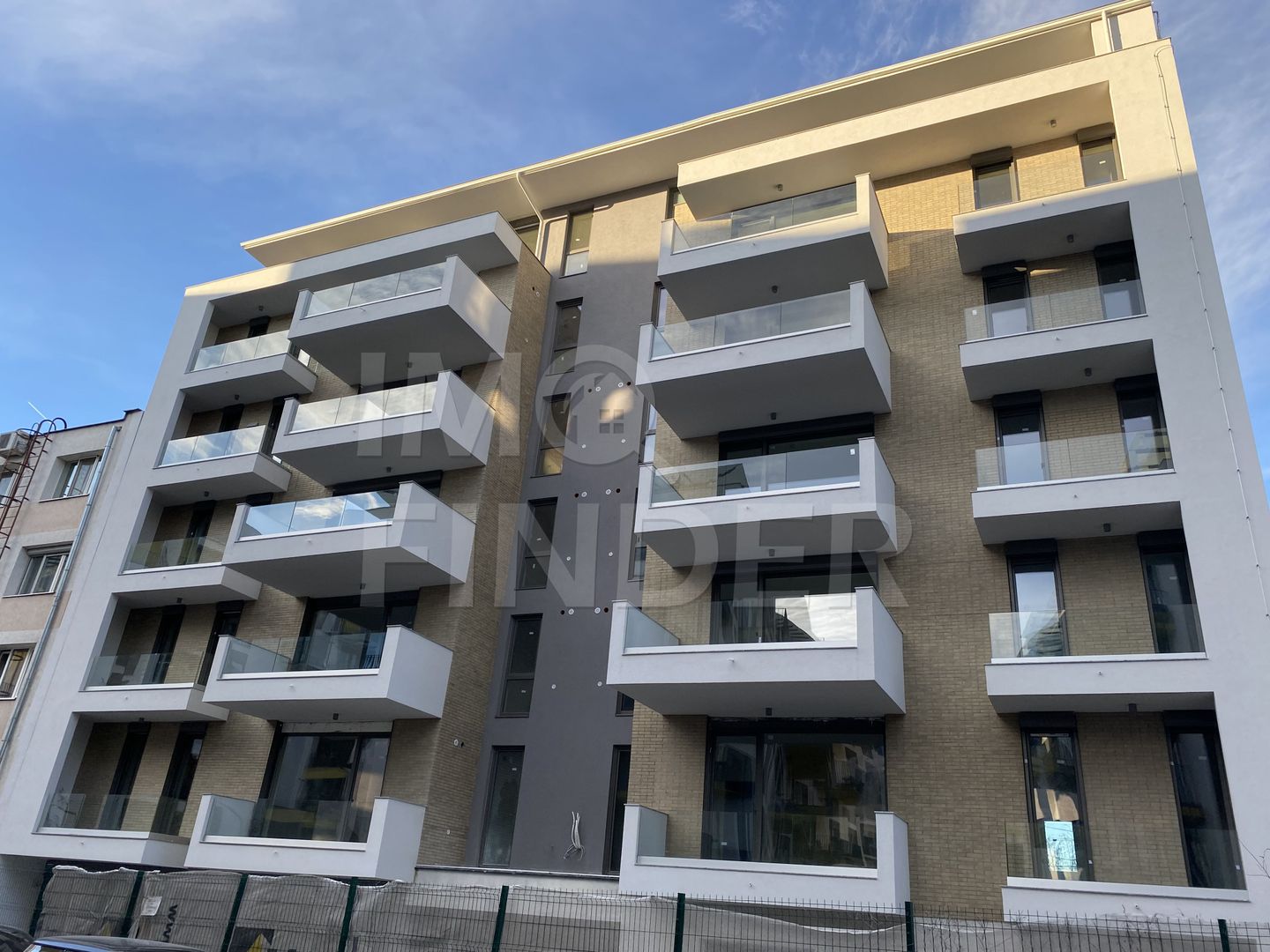 Vanzare apartament 2 camere Centru, imobil nou, etaj intermediar - Poză 1