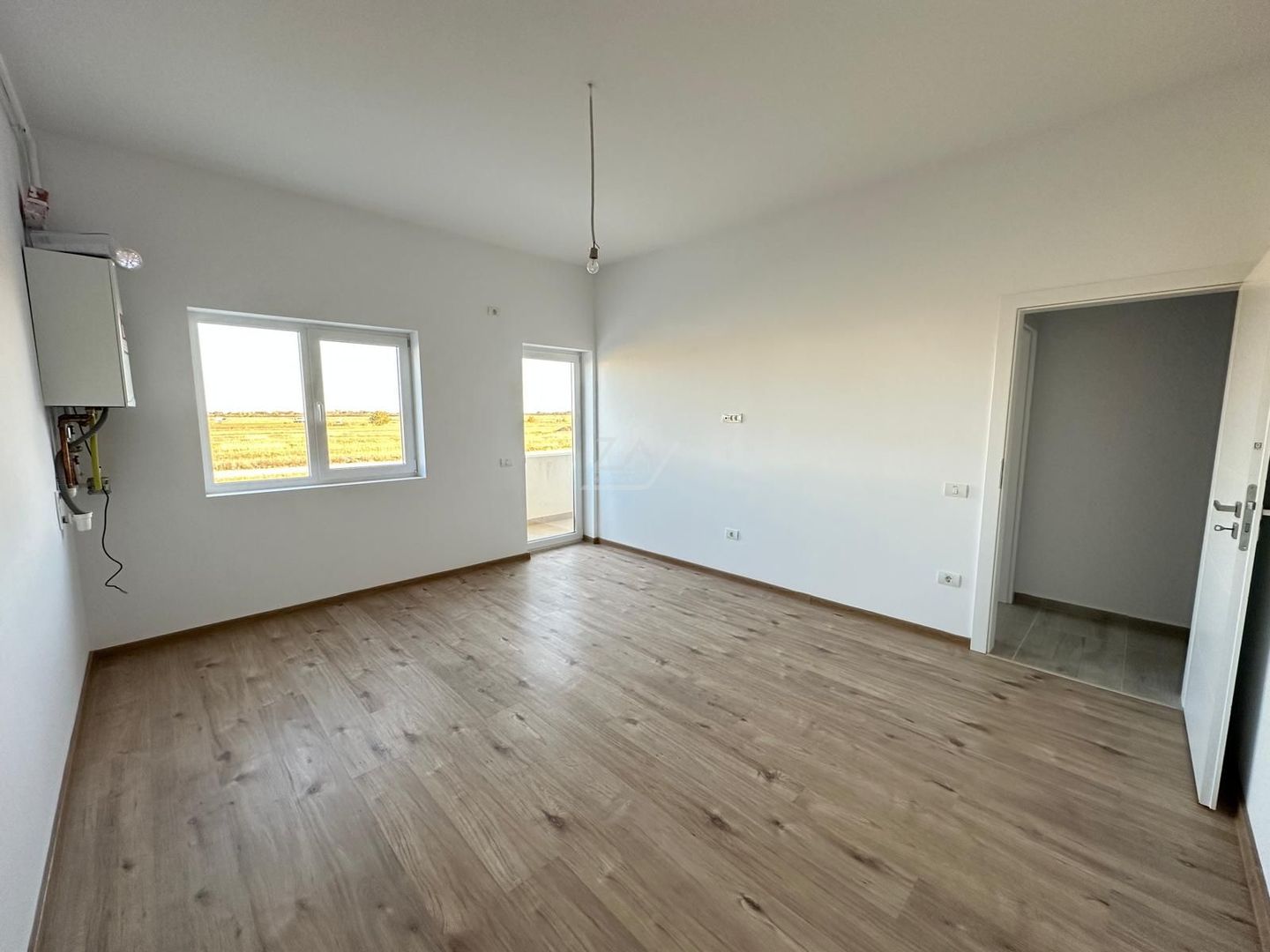 Etaj intermediar. Bloc finalizat. Loc de parcare. - Poză 1