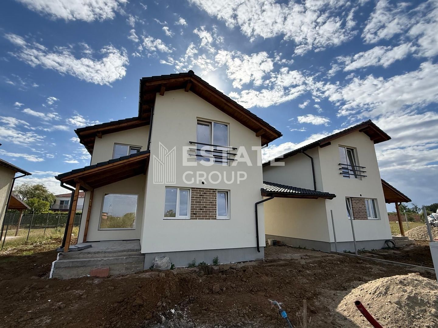 Duplex unit prin carport in Mosnita  Noua - Poză 1