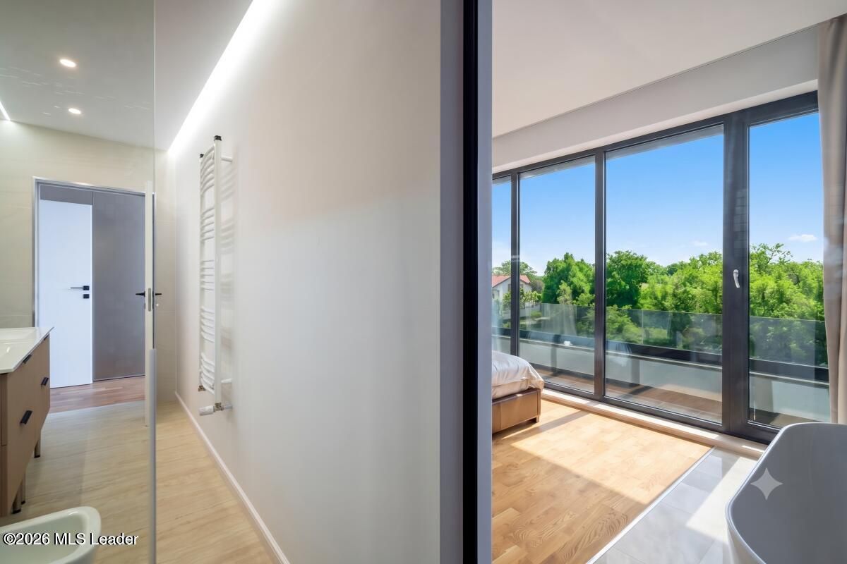 Iancu Nicolae - Vila high-end pe malul lacului, Gradina cu Ponton - Poză 30