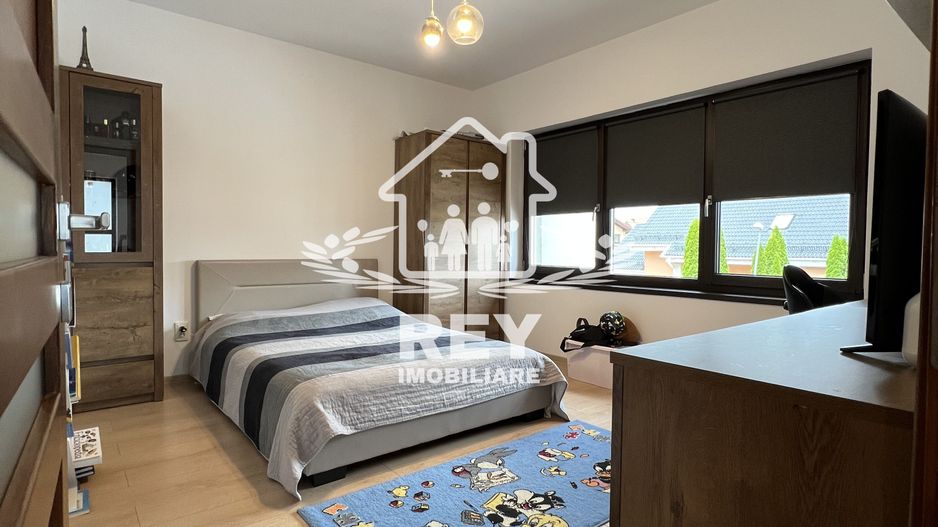 Casă de tip triplex la vânzare 6 camere /Șelimbăr /Secția 1 de Poliție - Poză 13