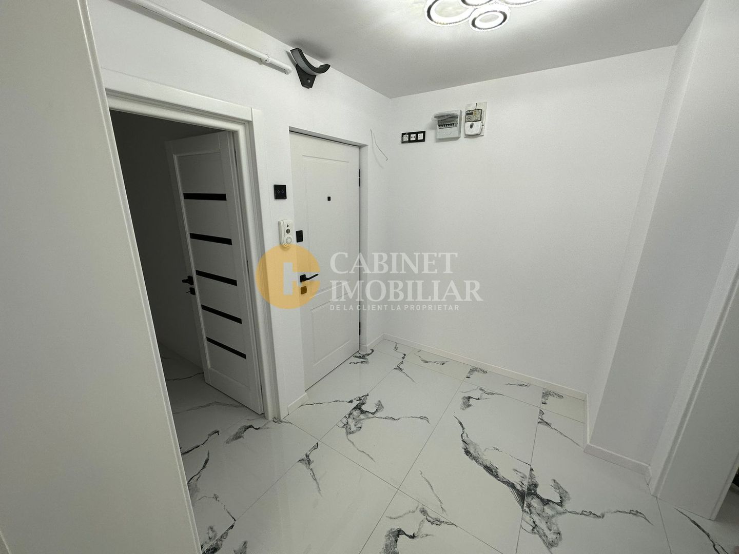 PODUL DE FIER - 2 camere decomandat - etaj intermediar - bloc 1982 - Poză 4