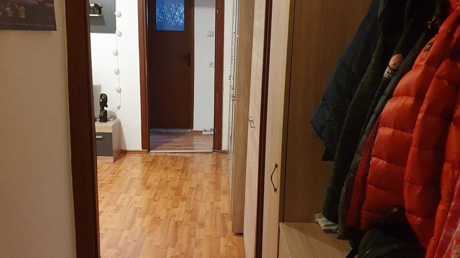 Apartament 2 camere semidecomandat 1/4 Craiovita Noua - Poză 3
