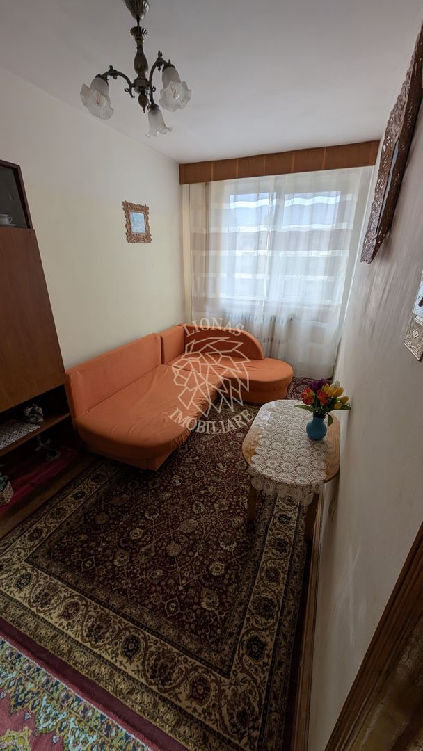 Apartament decomandat 3 camere-balcon-etaj 3-parcare-Central - Poză 3