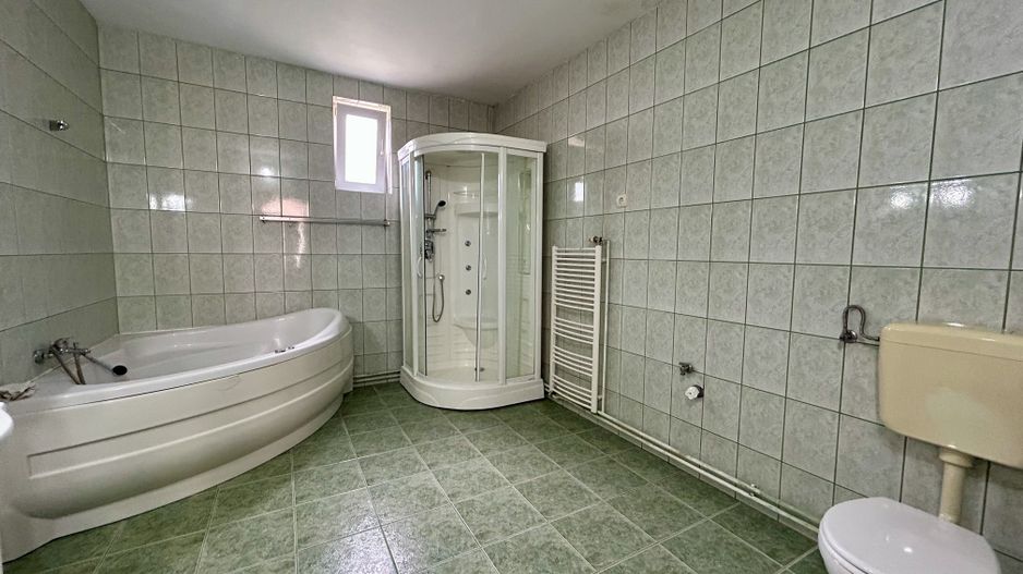 Pensiune cu potențial deosebit, vedere spectaculoasă spre Piatra Craiului - Poză 26