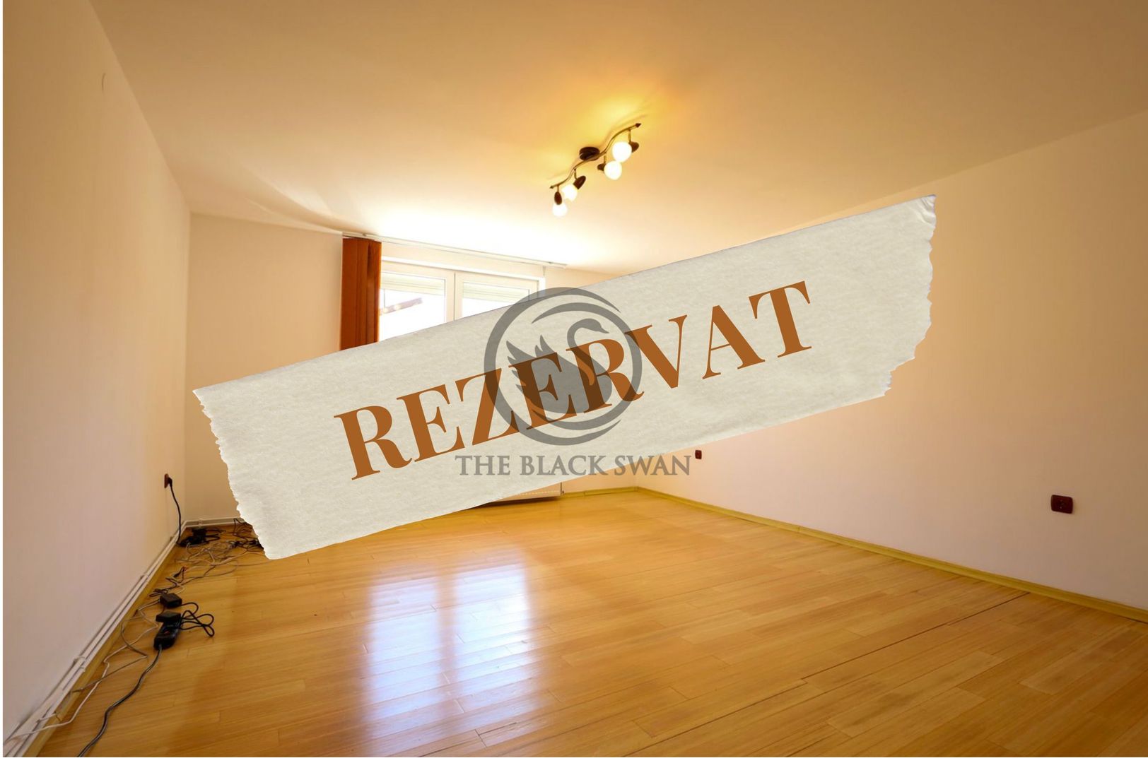 Apartament 2 Camere | Zona Centrală | Acces Privat și Parcare - Poză 1