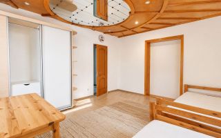 Casă 210 m² cu 5 dormitoare și teren 10 ari – Euroreparație | Drochia, str. Grigore Ureche - Poză 44