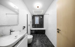 Casa moderna, spatioasa , pe o strada privata retrasa! - Poză 10