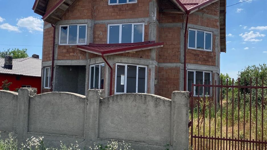 Adunatii Copaceni, vila la rosu P+1+M, teren 1044, teren 1044 - Poză 2