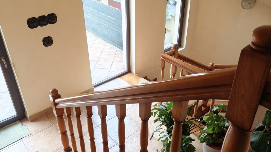 Casa de locuit Central 310 mp utili + 2 spatii comerciale de la strada - Poză 2