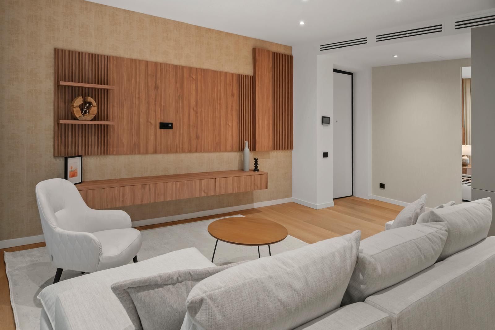 Închiriere Apartament Unic 3 Camere în Zona Primăverii - Poză 2