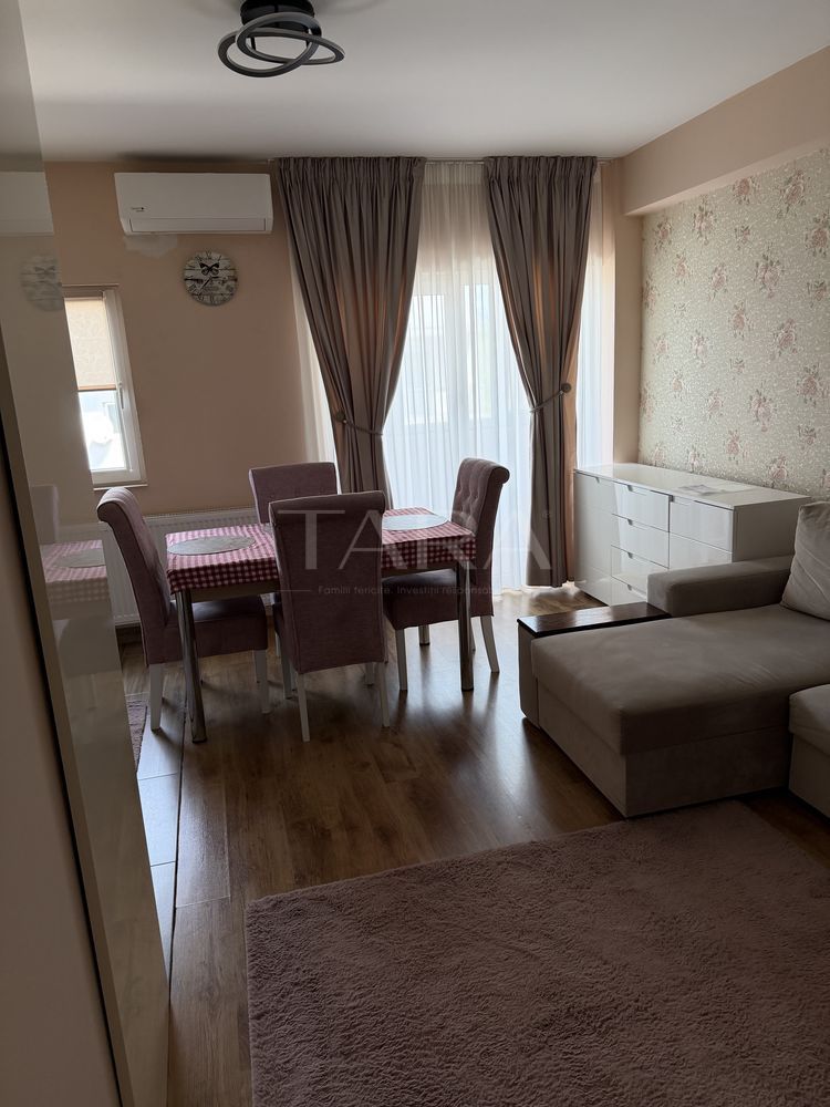 Apartament mobilat și utilat, balcon închis și parcare inclusă. - Poză 1