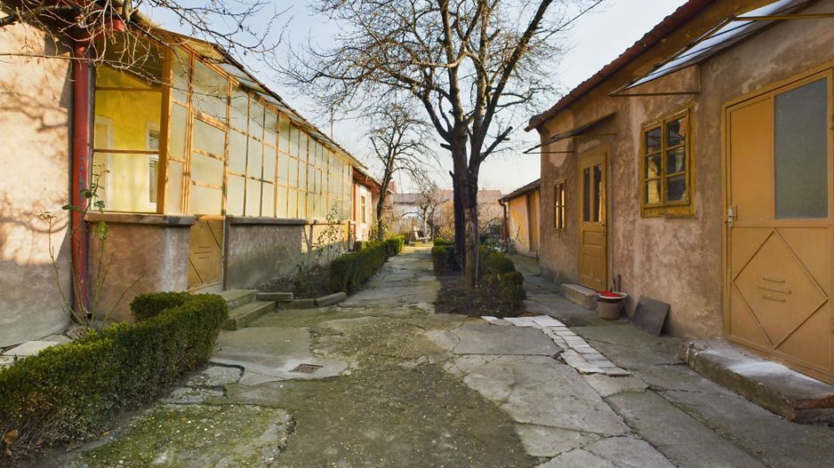 Casă individuală cu teren de 1100 mp și 3 apartamente în curte - Poză 31