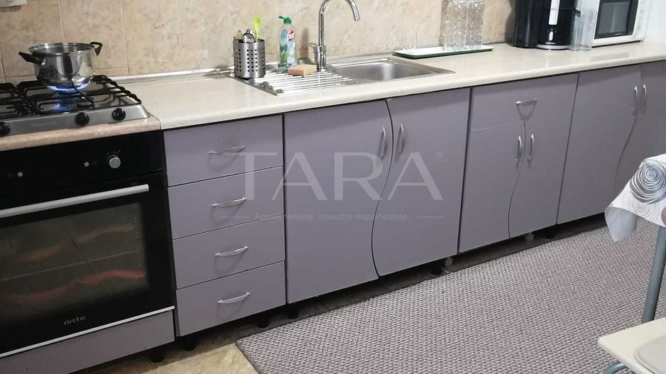 Apartament 70 mp, scara interioară, curte, parcare și boxă, mobilat. - Poză 1