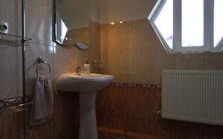 Casa in Blascovici, 5 camere + 3 bai, centrala proprie - Poză 26