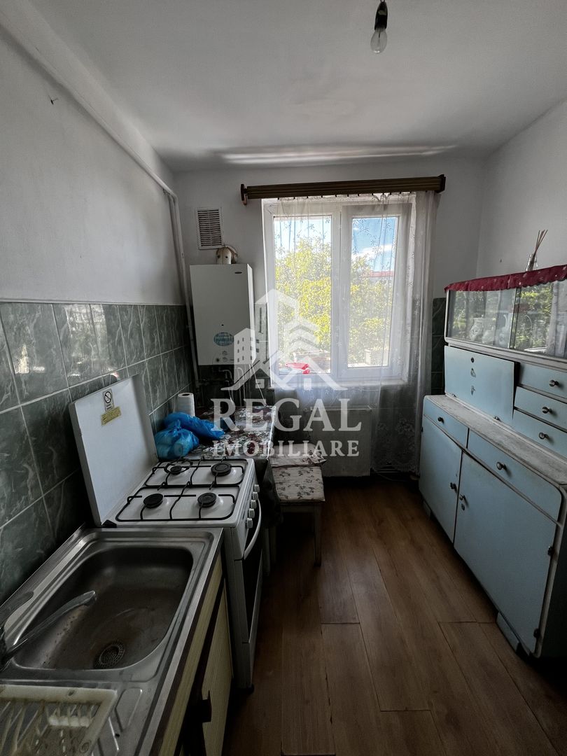 Apartament 2 camere, 43 mp, balcon mare, acoperiș, etaj 4/4 - Poză 4