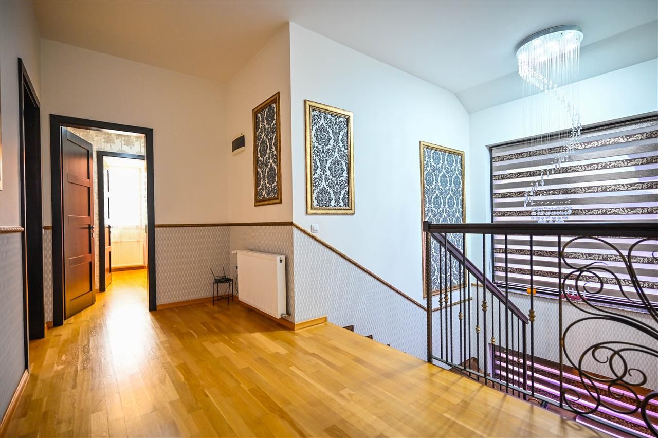Somptuozitate in stil modern, 2 garaje, 3 terase, totul pe 1.000 mp teren - Poză 38