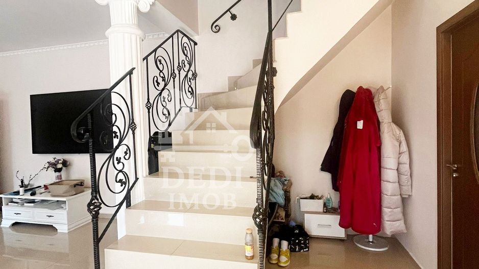 Casă cu 2 locuințe, teren intravilan 7062 mp Cetariu, Bihor - Poză 13