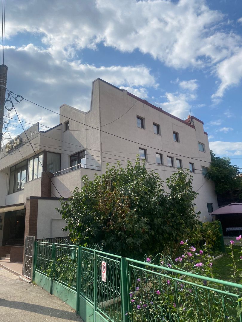 Spatiu comercial de inchiriat central Pitesti - Poză 1