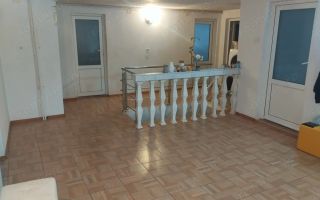 Casă de vânzare cu teren 920 mp - Poză 2