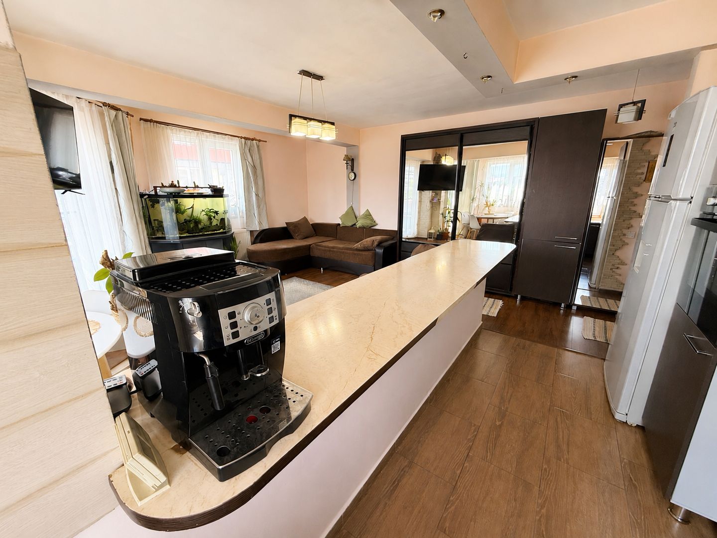 Apartament 2 camere cu 2 balcoane si parcare subterana, Str. Eroilor - Poză 4
