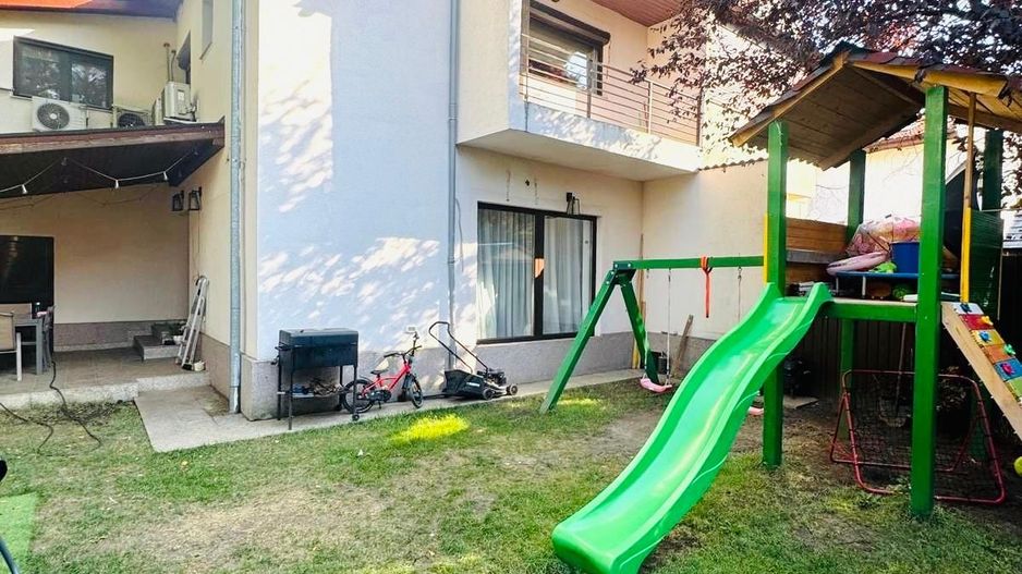 Vilă P+1+M renovată în 2022, cu grădină, în complex privat păzit - Poză 5